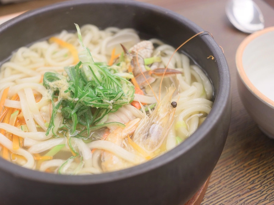 메밀로 만든 막국수 한 그릇